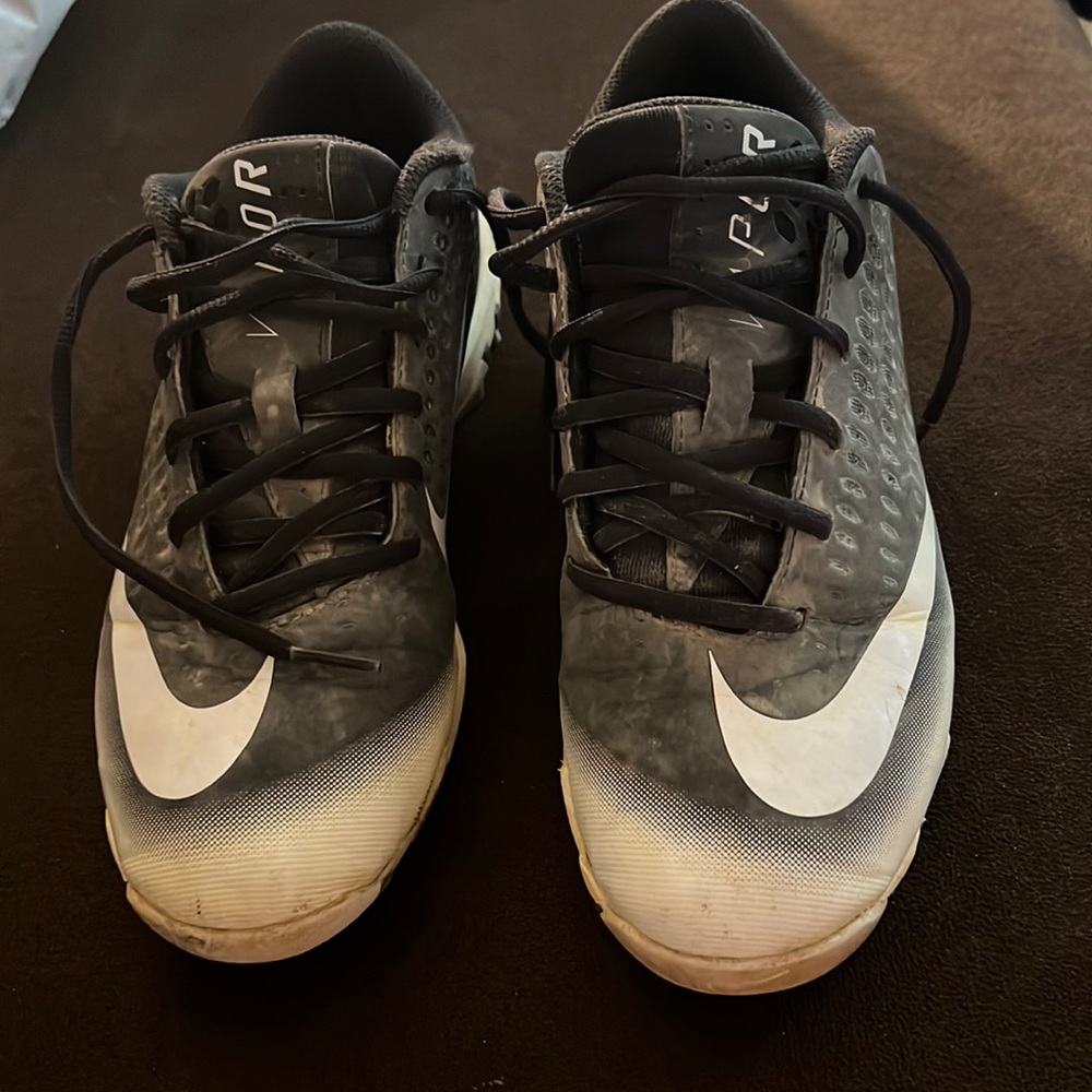 Baseball Cleats - Nike Vipor Fastflex Boys size 5 black and white